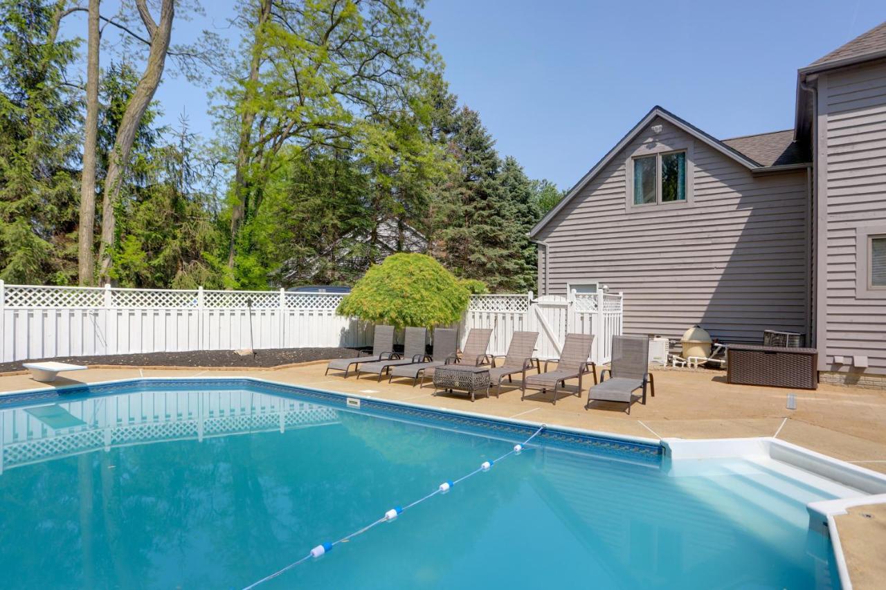 Spacious Refuge With Private Pool And Outdoor Bar! Amherst Exterior foto